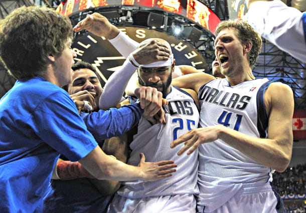 Vince Carter's buzzer-beating three-pointer gave the Mavs a 2-1 series lead over the Spurs. (Ron Jenkins/Fort Worth Star-Telegram/MCT via Getty Images)